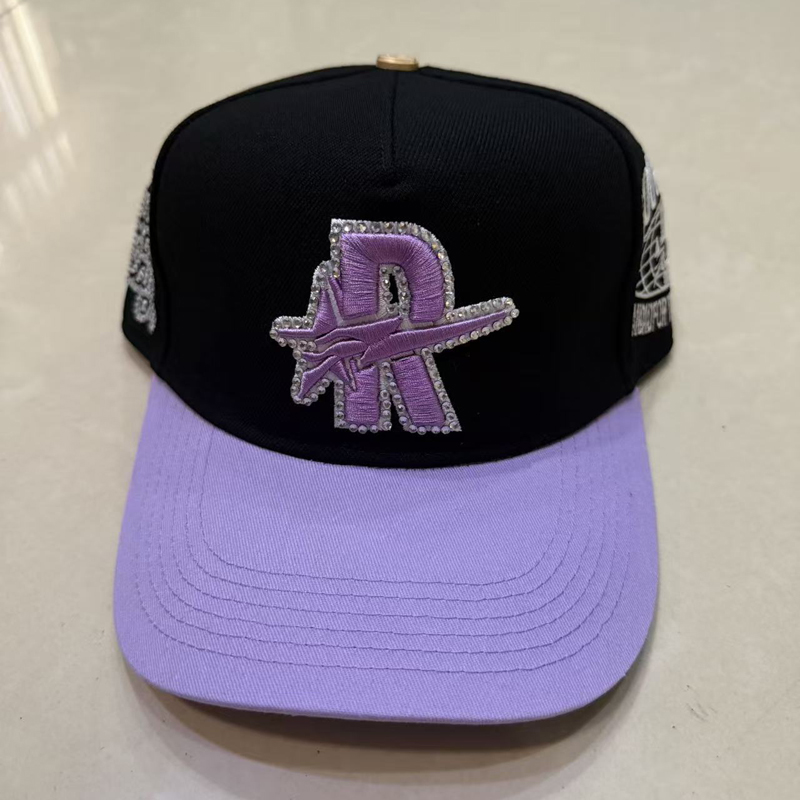 Baseball Cap Fitted - หมวกเบสบอลปรับได้สไตล์สตรีทแวร์ ปักลาย 3 มิติ ขอบหมวกตัดกัน ประดับคริสตัลหลากสี
