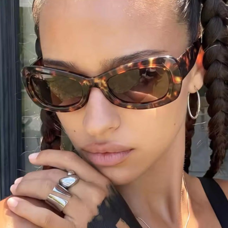 Street Fashion Photography - แว่นกันแดดทรงผีเสื้อกรอบเล็กสำหรับผู้หญิง สไตล์เรโทรแฟชั่น แคทอาย เหมาะสำหรับถ่ายภาพสตรีท ป้องกันแสงแดดสำหรับกิจกรรมกลางแจ้ง